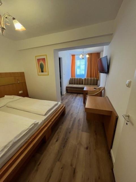 City Hotel Post 14 براوناو آم إن المظهر الخارجي الصورة